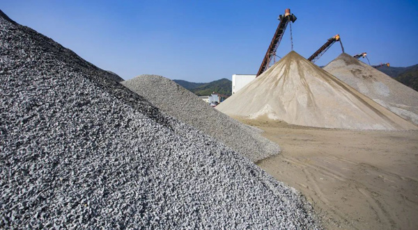 投資一家制砂廠能賺錢嗎？什么樣的制砂機(jī)生產(chǎn)效率高？