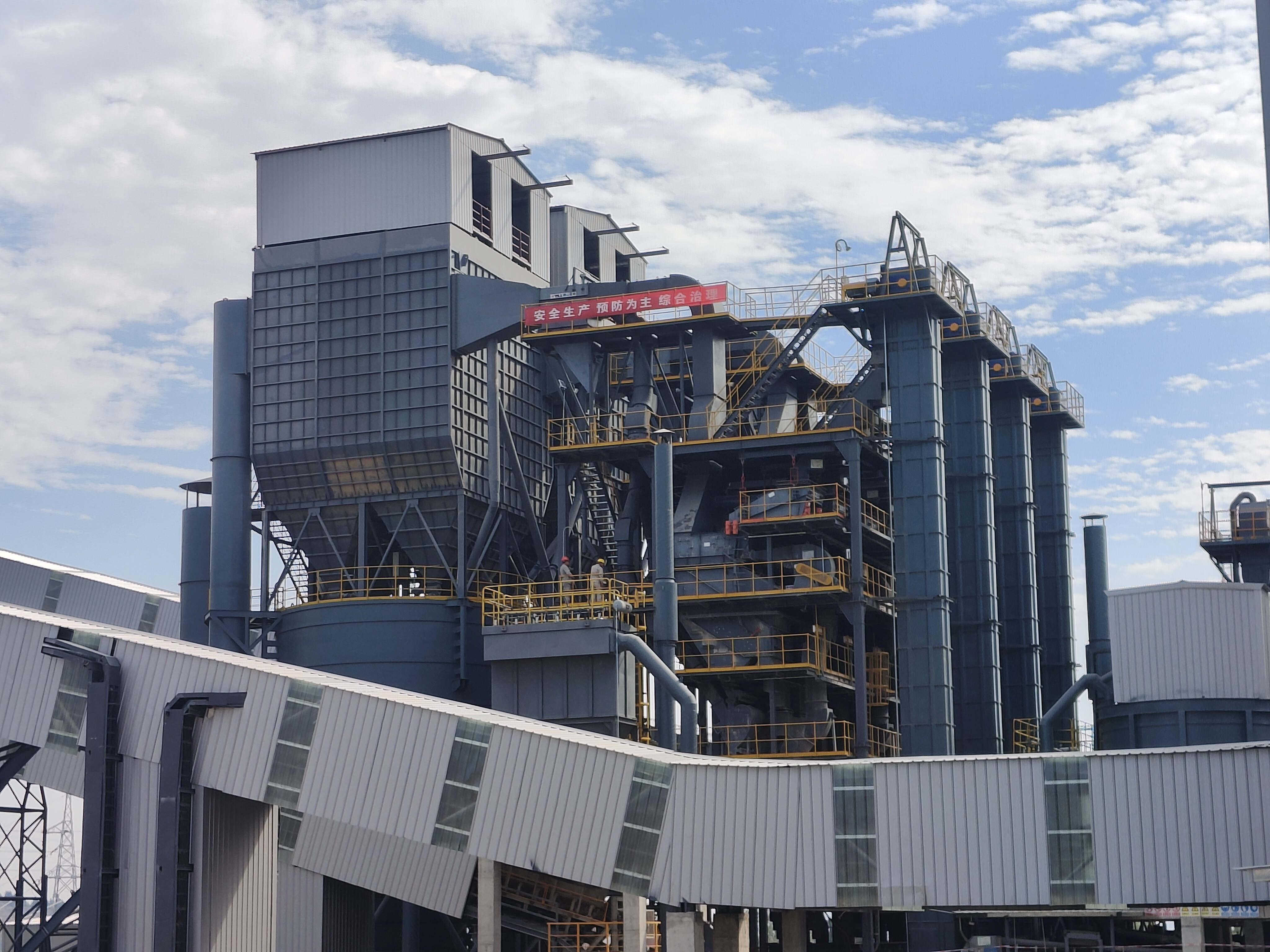 制砂樓設(shè)計(jì)：v9干式制砂樓，現(xiàn)代化高性能環(huán)保制砂生產(chǎn)線